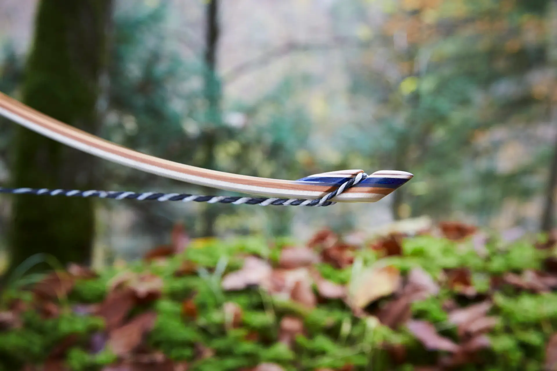 Poupée d'un arc longbow hybride DrakBow fibre de verre bleue